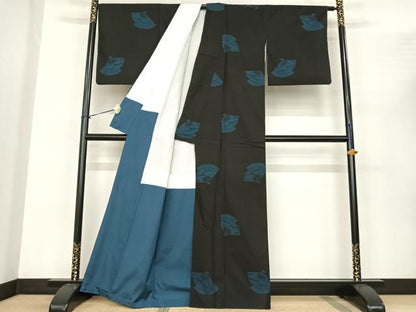 平和屋着物●本場大島紬　カタス9マルキ　扇面文　黒地　正絹　逸品　AABF0289fy