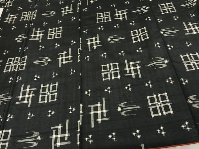 平和屋着物●本場琉球絣　紬　黒地　正絹　逸品　AABF0308fy