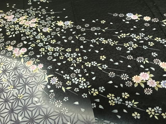 平和屋着物●訪問着　草花文　暈し染め　黒地　金彩　正絹　逸品　AABF0349fy