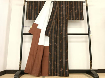 平和屋着物●国指定重要無形文化財 本場久米島紬 手織 琉球絣 正絹 逸品 AABF0422fy