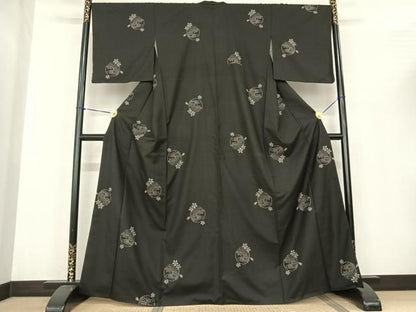 平和屋着物●本場大島紬 カタス9マルキ 地空き 舞桜丸文 黒地 さが美扱い 正絹 逸品 AABF0540fy