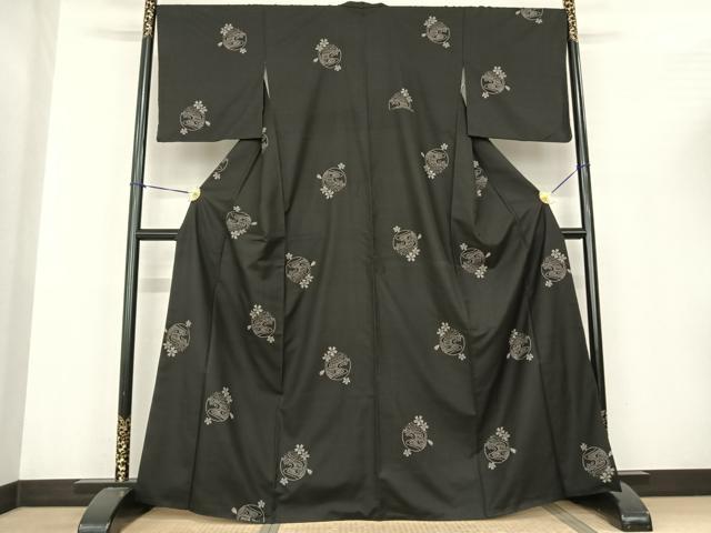 平和屋着物●本場大島紬 カタス9マルキ 地空き 舞桜丸文 黒地 さが美扱い 正絹 逸品 AABF0540fy