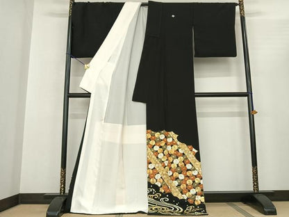 平和屋着物●豪華黒留袖　作家物　駒刺繍　舞花文　金彩　ロング丈　正絹　逸品　未使用　AABF0654fy