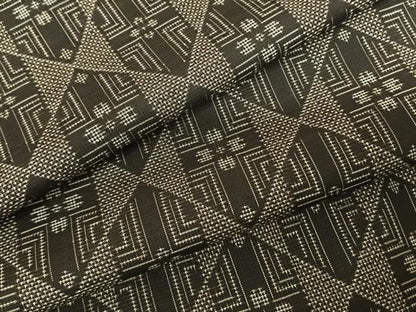 平和屋着物●本場大島紬 カタス9マルキ 菱花文 正絹 逸品 AABF0686fy