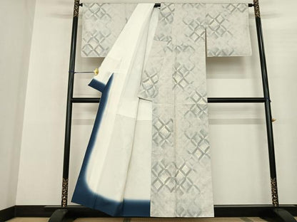 平和屋着物●本場大島紬 白大島 カタス9マルキ 幾何学文 正絹 逸品 未使用 AABF0688fy