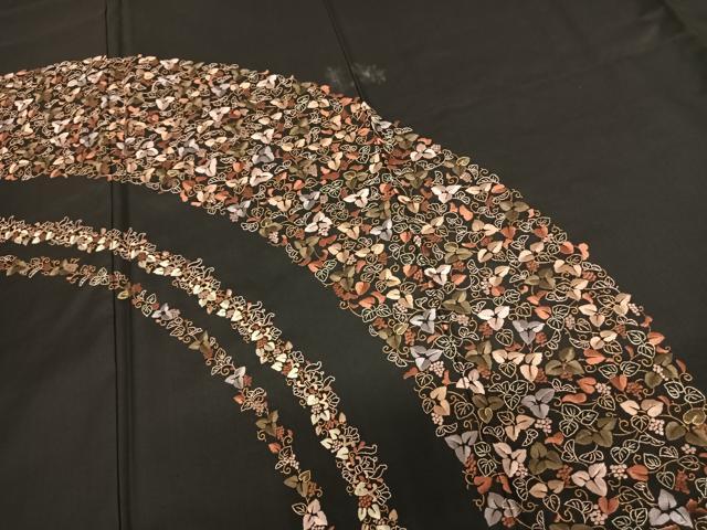 平和屋着物●訪問着 本場大島紬 総刺繍 葡萄蔦の葉文 黒地 金糸 正絹 逸品 AABF0689fy