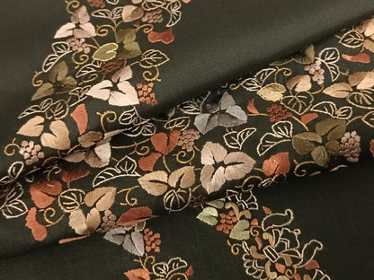 平和屋着物●訪問着 本場大島紬 総刺繍 葡萄蔦の葉文 黒地 金糸 正絹 逸品 AABF0689fy