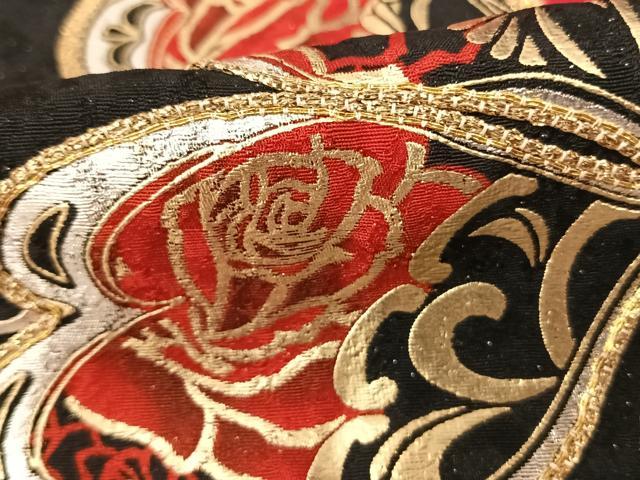 平和屋着物●豪華振袖　駒刺繍　舞蝶文　金銀彩　銀通し地　正絹　逸品　AABF0698fy