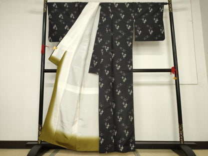 平和屋着物●本場琉球絣　紬　飛鳥文　正絹　逸品　AABF0922ck