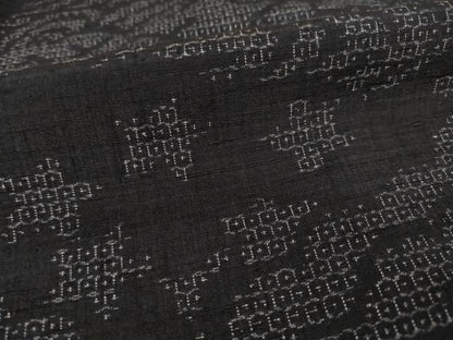 平和屋着物●結城紬　80亀甲　雲重ね文　黒地　正絹　逸品　未使用　AABF0929ck