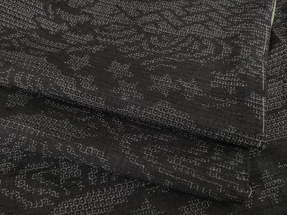 平和屋着物●結城紬　80亀甲　雲重ね文　黒地　正絹　逸品　未使用　AABF0929ck