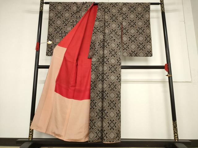平和屋着物●本場大島紬　龍郷絣　花菱文　正絹　逸品　AABF0952ck