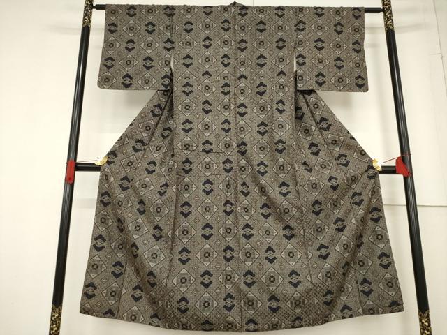 平和屋着物○本場大島紬 龍郷絣 花菱文 松 正絹 逸品 AABF0959ck