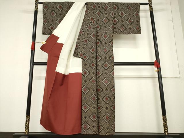 平和屋着物●本場大島紬　龍郷絣　花菱文　正絹　逸品　AABF0960ck