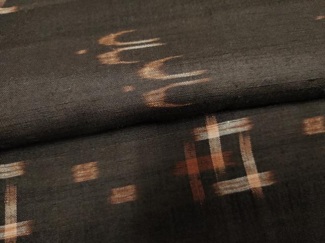 は*ぜ様 国指定重要無形文化財 本場久米島紬 絣文様 正絹 は*ぜ様 国指定重要無形文化財 本場久米島紬 絣文様