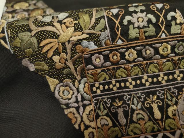 平和屋着物●本場大島紬　訪問着　総刺繍　吉祥更紗花鳥文　金糸　正絹　逸品　AABF1026cs