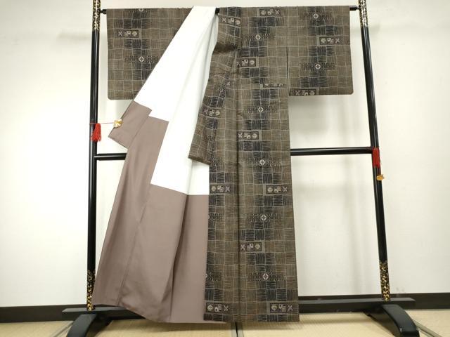 平和屋着物●本場大島紬　泥染め　カタス9マルキ　吉祥変わり市松文　正絹　逸品　AABF1044cs 平和屋着物○本場大島紬 泥染め カタス9マルキ 吉祥変わり市松文 正絹
