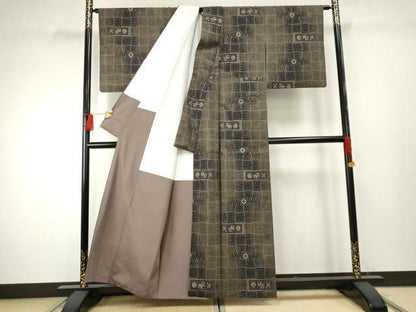 平和屋着物●本場大島紬　泥染め　カタス9マルキ　吉祥変わり市松文　正絹　逸品　AABF1044cs