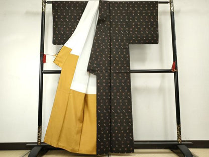 平和屋着物●国指定重要無形文化財　本場久米島紬　手織　琉球絣文様　正絹　逸品　AABF1078cs