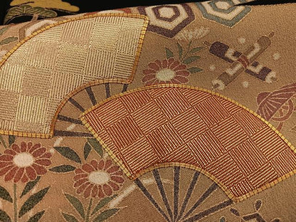 平和屋着物■豪華黒留袖 作家物 龍谷 佐賀錦 駒刺繍 扇宝尽くし花文 金彩 正絹 逸品 AABF1193oa