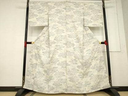 平和屋着物●本場結城紬　重要無形文化財　100亀甲　エ霞草花文　正絹　逸品　AABF1323ck