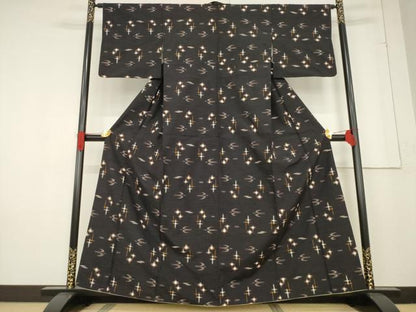 平和屋着物●本場米琉　置賜紬　琉球絣文様　黒地　正絹　逸品　AABF1329ck