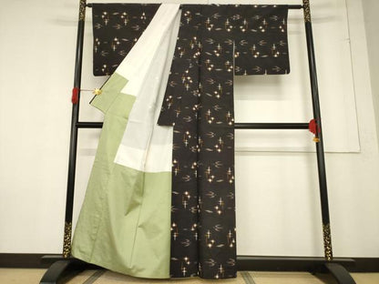 平和屋着物●本場米琉　置賜紬　琉球絣文様　黒地　正絹　逸品　AABF1329ck