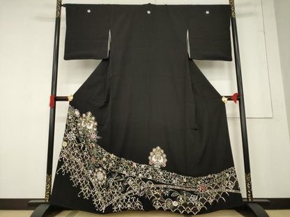 平和屋着物●豪華黒留袖　総刺繍　中国三大刺繍　汕頭刺繍　スワトウ刺繍　向い鳥更紗花文　金糸　正絹　逸品　AABF1354ck