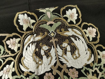平和屋着物●豪華黒留袖　総刺繍　中国三大刺繍　汕頭刺繍　スワトウ刺繍　向い鳥更紗花文　金糸　正絹　逸品　AABF1354ck