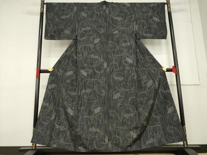 平和屋着物●上質な紬　葡萄唐草文　黒地　正絹　逸品　AABF1359ck