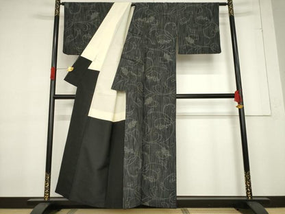 平和屋着物●上質な紬　葡萄唐草文　黒地　正絹　逸品　AABF1359ck