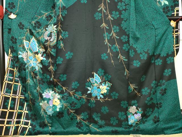 平和屋着物●豪華振袖　駒刺繍　花蝶文　黒地　金彩　正絹　逸品　AABF1394ck 平和屋着物○豪華振袖 駒刺繍 花蝶文 黒地 金彩 正絹 逸品 AABF1394ck