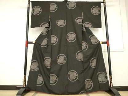 平和屋着物●本場大島紬　舞蝶丸文　一元7マルキ　地空き　正絹　逸品　未使用　AABF1769ck
