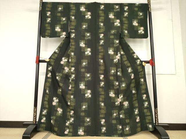 平和屋着物●世界的ファッションデザイナー　山本寛斎　kansaiブランド　小紋　色紙重ね花文　黒地　洗える着物　AABF1772ck