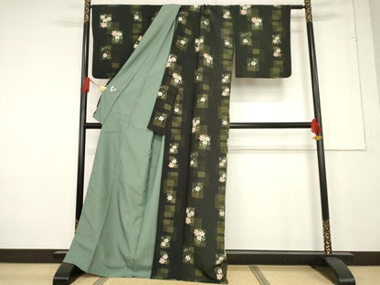 平和屋着物●世界的ファッションデザイナー　山本寛斎　kansaiブランド　小紋　色紙重ね花文　黒地　洗える着物　AABF1772ck