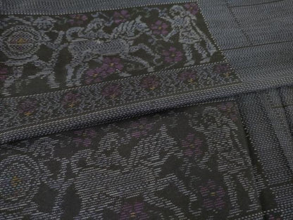 平和屋着物●本場大島紬　鳥獣　人物文　正絹　逸品　AABF1782ck