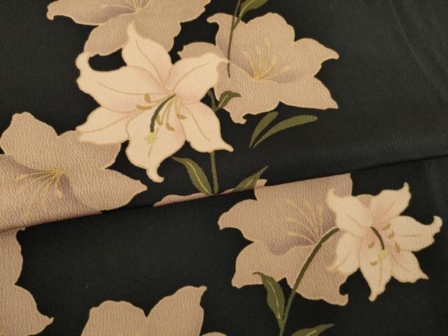 平和屋着物●上質な小紋　百合　ユリ　黒地　金彩　正絹　逸品　AABF1800ck 平和屋着物○上質な小紋 百合 ユリ 黒地 金彩 正絹 逸品 AABF1800ck