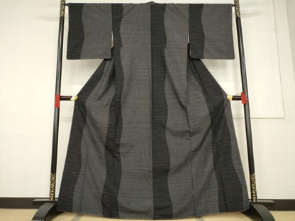平和屋着物●結城紬　80亀甲　よろけ間道　黒地　正絹　逸品　AABF1808ck