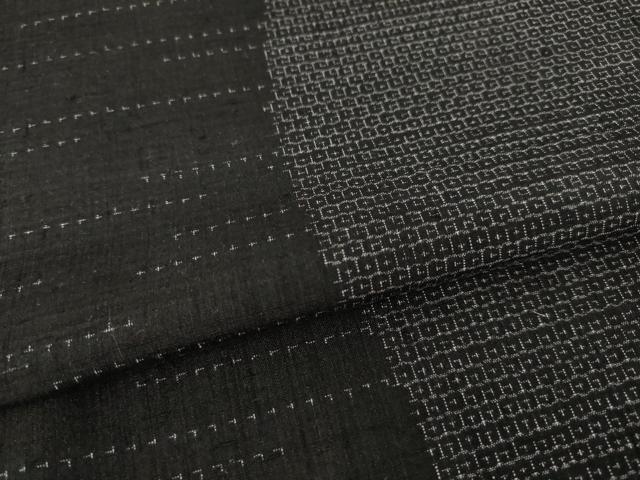 平和屋着物●結城紬　80亀甲　よろけ間道　黒地　正絹　逸品　AABF1808ck 平和屋着物○結城紬 80亀甲 よろけ間道 黒地 正絹 逸品 AABF1808ck
