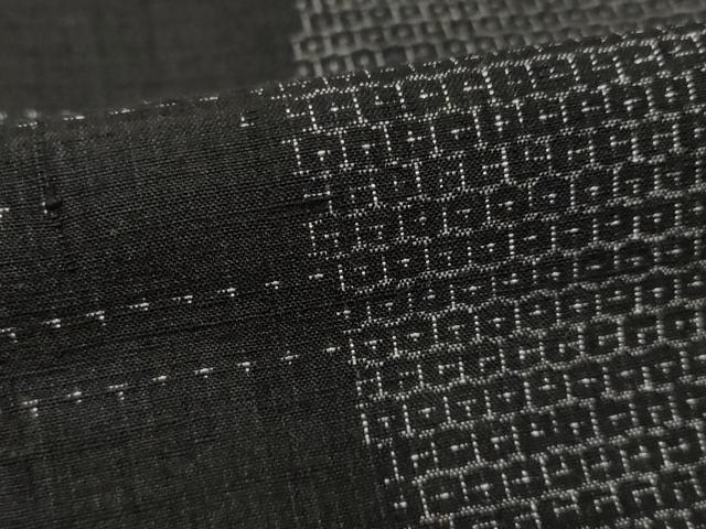 平和屋着物●結城紬　80亀甲　よろけ間道　黒地　正絹　逸品　AABF1808ck
