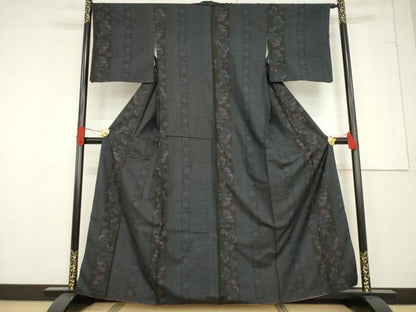 平和屋着物●本場大島紬 一元7マルキ 花間道 黒地 正絹 逸品 AABF1836ck