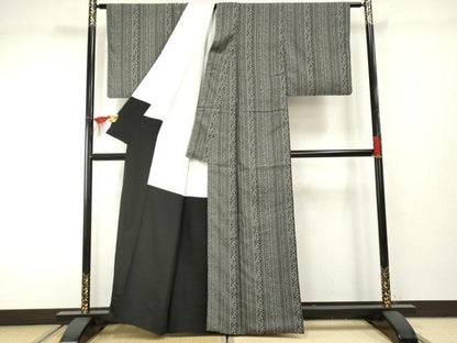 平和屋着物●お召　吉祥花間道　黒地　正絹　逸品　AABF2029cs