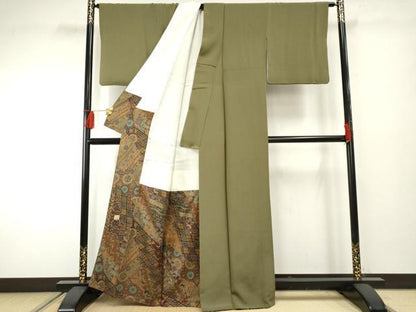 平和屋着物●染色作家　斉藤三才　色無地　鶸茶色　正絹　逸品　AABF2038cs