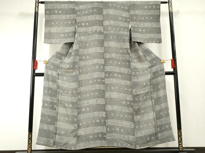平和屋着物●お召　双鶴横段草花文　黒地　正絹　逸品　AABF2046cs