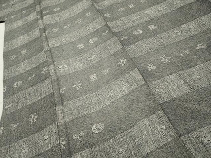 平和屋着物●お召　双鶴横段草花文　黒地　正絹　逸品　AABF2046cs