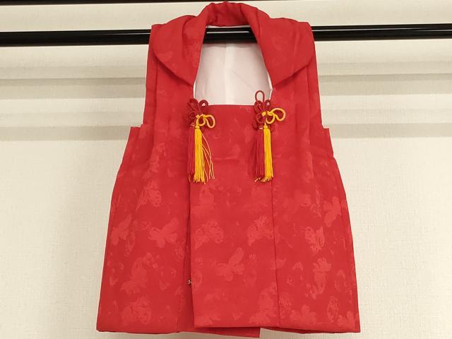 平和屋着物[]七五三 女の子 ３歳 祝着 三つ身 長襦袢(単衣)・被布セット 舞蝶地紋 猩々緋色 AABF2143ja