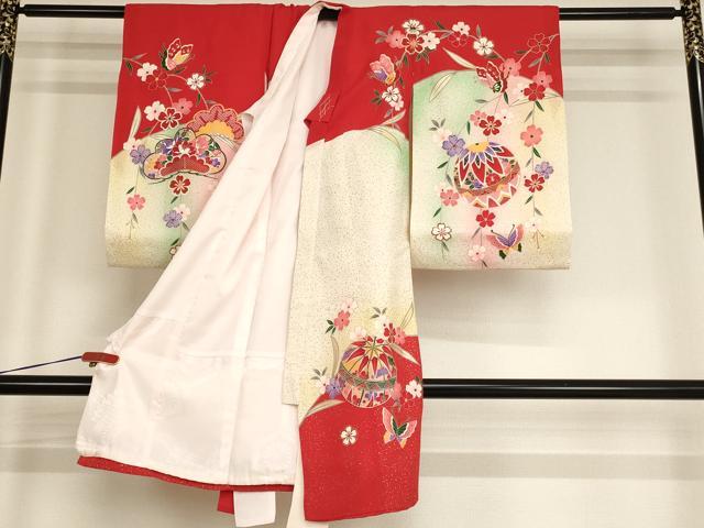平和屋着物[]お宮参り　女の子　祝着　産着　初着　のしめ　手毬花蝶文　暈し染め　金彩　逸品　AABF2188ja