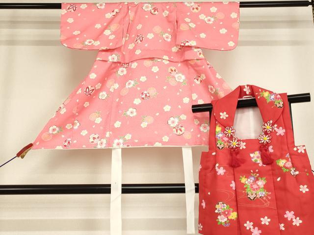 平和屋着物[]七五三　女の子　３歳　祝着　三つ身　被布セット　桜手毬文　花車文　洗える着物　AABF2192ja