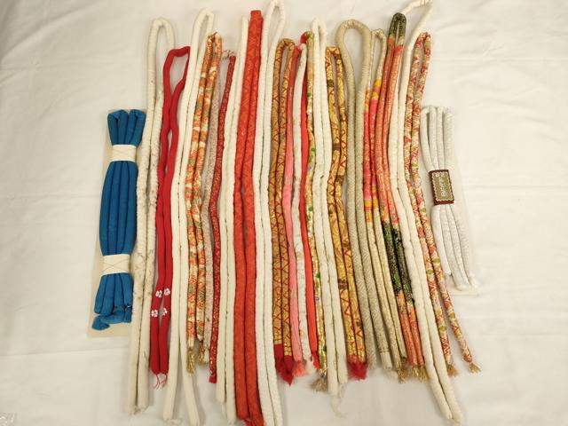 平和屋着物[]七五三　女の子　和装小物　帯締め20本セット　アンティーク　丸ぐけ　刺繍　金糸　未使用品あり　逸品　AABF2228ja
