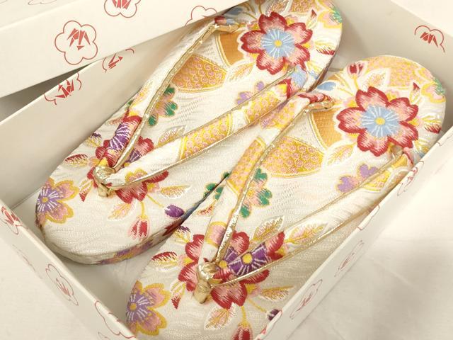 平和屋着物[]七五三　女の子　和装小物　和装草履　刺繍　桜　箱付き　逸品　AABF2235ja